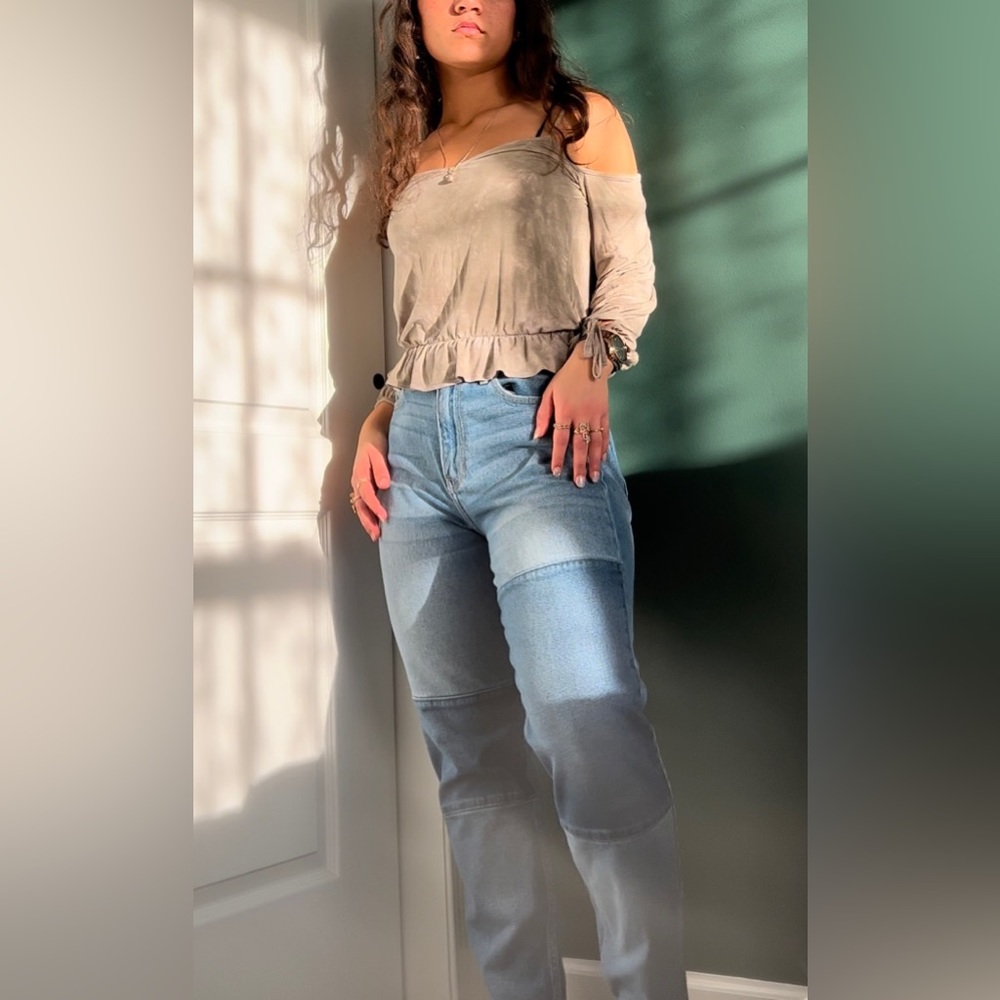 Tan American Eagle shoulder cut out top - Picture 3 of 7